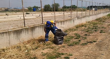Bandırma Belediyesi Kurban Pazarını Temizliyor