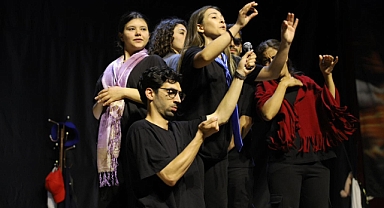 Bandırma’da Panderma Kültür Sanat Tiyatro Oyunu İlgiyle İzlendi