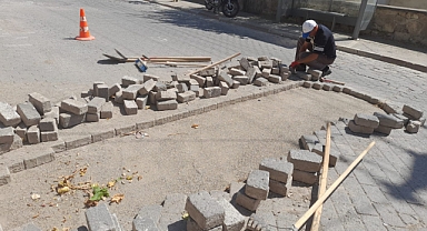 Bigadiç Belediyesi: Yeni Sanayi Caddesi'nde Parke Taş Onarım Çalışmaları Tüm Hızıyla Devam Ediyor