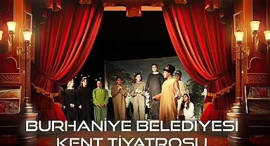 Burhaniye'de Tiyatro Tutkunları İçin Özel Gösteri