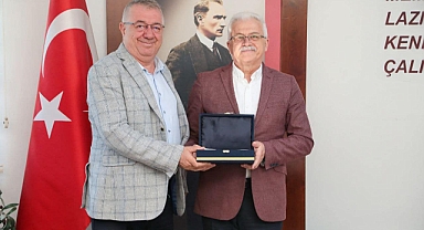 Edremit Belediye Başkanı Mehmet Ertaş, Burhaniye Belediye Başkanı Ali Kemal Deveciler'i Ziyaret Etti