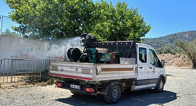 Edremit Belediyesi, Kurban Satış ve Kesim Yerlerinde İlaçlama Çalışmalarına Devam Ediyor