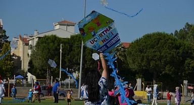 Gömeç’te Çocuklar Uçurtma Şenliğinde Eğlendi