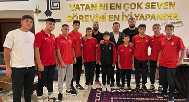 Sındırgı Belediyesi Spor Kulübü Güreş Takımı Başkan Serkan Sak’ı Ziyaret Etti