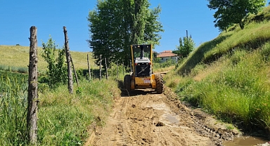 Sındırgı’da Çiftçilerin Yüzü Gülecek: Arazi Yolu İyileştirme Çalışmaları Devam Ediyor