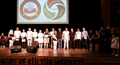 Susurluk’ta “Haziran’da Ölmek Zor” Şiir Dinletisi Büyük Beğeni Topladı