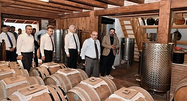 Vali İsmail Ustaoğlu Gömeç'te Özem’le Yaşam Zeytinyağları İşletmesi'ni Ziyaret Etti