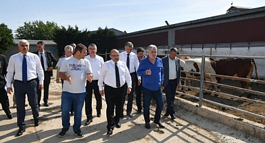 Vali İsmail Ustaoğlu, İsmet Bey'in Çiftliği adıyla faaliyetlerini sürdüren Günaydın Tarım ve Hayvancılık Gıda San. ve Tic. A.Ş.’yi Ziyaret Etti