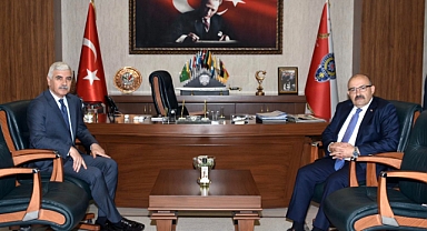 Vali İsmail Ustaoğlu'ndan İl Emniyet Müdürü Hasan Yiğit'e Taziye Ziyareti