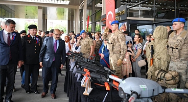 Vali Ustaoğlu, İl Jandarma Komutanlığı Envanter ve Faaliyet Standlarını İnceledi