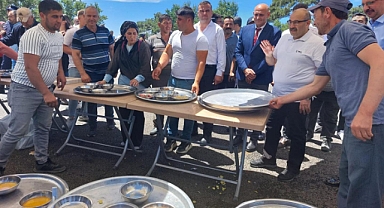 Vali Ustaoğlu, Kocaseyit Mahallesi’nde Geleneksel Köy Hayrına Katıldı