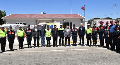 Vali Ustaoğlu'ndan Değirmenboğazı Yol Kontrol Noktası'na Bayram Ziyareti