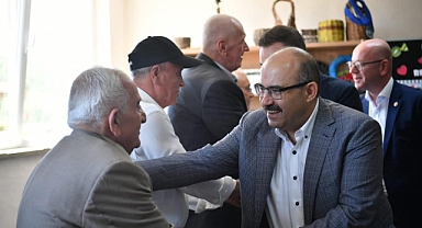 Vali Ustaoğlu'ndan Karesi Huzurevi'ne Bayram Ziyareti