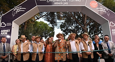5. Aromaterapi Festivali Coşkuyla Başladı: Kortej Yürüyüşü ve Açılış Töreni