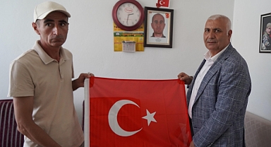 Altıeylül Belediye Başkan Yardımcısı Mehmet Derdiman, Şehit Turgut Solak’ın Ailesini Ziyaret Etti