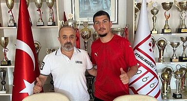 Ayvalıkgücü Belediye Spor Kulübü, Orta Saha Oyuncusuyla Anlaştı