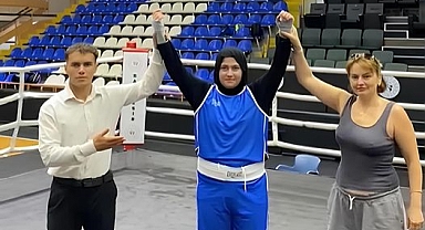 Balıkesir Büyükşehir Belediyespor’un Kadın Boks Antrenörü Ahu Filiz Okurgelir İlk Maçına Çıktı