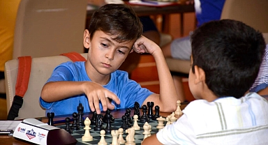 Balıkesir'de 15 Temmuz Şehitleri Anma Satranç Turnuvası Devam Ediyor