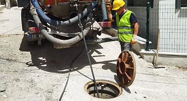 Balıkesir'de Kanalizasyon ve Baca Temizlik Çalışmaları Sürüyor