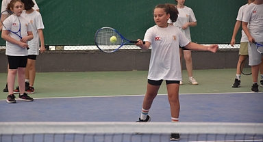 Balıkesir'de Yaz Spor Okulu Tenis Kursu Tüm Hızıyla Devam Ediyor