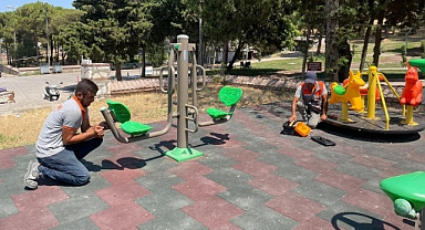 Bandırma Belediyesi Park Bakım Çalışmalarına Hız Verdi: Yeşil Alanlara Özenli Bakım