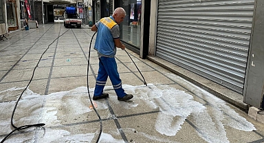 Bandırma'da Temizlik Çalışmaları Hız Kesmeden Devam Ediyor