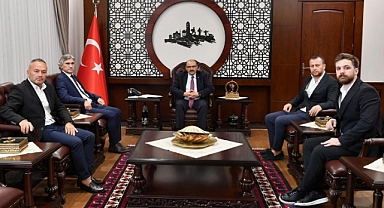 Bandırmaspor Kulübü Başkanı Serdar Kuter'den Vali İsmail Ustaoğlu'na Ziyaret