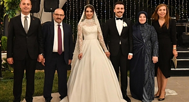 Başkan Ahmet Akın, Vali İsmail Ustaoğlu'nun Oğlunun Düğün Törenine Katıldı