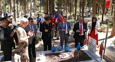 Burhaniye'de 15 Temmuz Demokrasi ve Milli Birlik Günü'nde Şehitlik Ziyareti