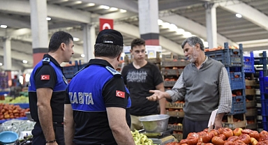 Dursunbey Belediyesi Zabıta Ekipleri Cuma Pazarında Denetimlerini Sürdürdü