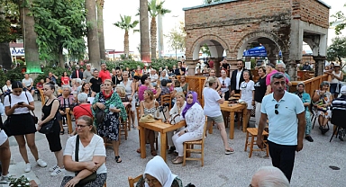Edremit Belediye Başkanı Mehmet Ertaş: Çınaraltı Çay Bahçesi Yenilendi, Hizmete Açıldı