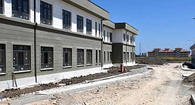 İl Müdürü Adem Özalp, Bandırma'daki Modüler Çelik Öğrenci Yurdunda İncelemelerde Bulundu