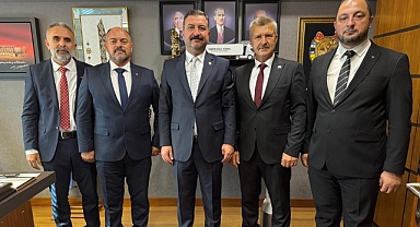 MHP Susurluk İlçe Başkanı Ergün Okurlar ve Belediye Meclis Üyeleri, MHP Balıkesir Milletvekili Ekrem Gökay Yüksel'i Ziyaret Etti