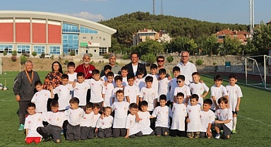 Sındırgı’da Yaz Spor Okulları’ndaki Öğrencilere Forma Dağıtımı Yapıldı