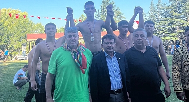 Sualp Yılmaz, 663. Domaniç Yağlı Pehlivan Güreşleri'nde İkinci Oldu