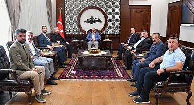 Tümgeneral Nurettin Alkan ve Jandarma Asayiş Vakfı Üyeleri Vali İsmail Ustaoğlu'nu Ziyaret Etti