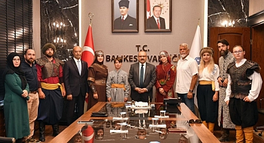 Türkiye Geleneksel Atlı Spor Dalları Federasyonu Balıkesir İl Temsilcisi Vali İsmail Ustaoğlu'nu Ziyaret Etti