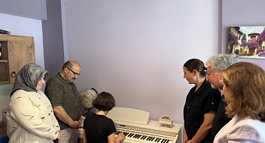 Vali İsmail Ustaoğlu'ndan Koruyucu Aileye Ziyaret