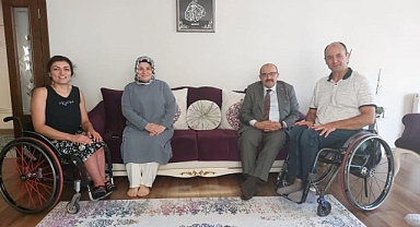 Vali İsmail Ustaoğlu'ndan Milli Sporcular Esra ve Alper Şentürk'e Ziyaret