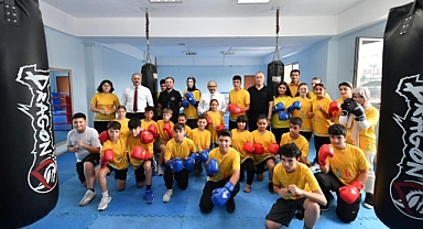 Vali Ustaoğlu, İsmail Akçay Atletizm Pisti'nde Genç Sporcularla Buluştu