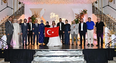 Vali Ustaoğlu, MHP İl Başkanı Tunç'un Oğlunun Düğününe Katıldı