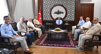 Yeni Dünya Vakfı Edremit Şube Başkanı Tahsin İzci'den Vali Ustaoğlu'na Veda Ziyareti