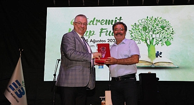 Ahmet Ümit, 6. Edremit Kitap Fuarı'nda Edebiyat ve Polisiye Üzerine Söyleşi Gerçekleştirdi