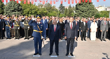 Balıkesir’de 30 Ağustos Zafer Bayramı Çelenk Sunma Töreni Yapıldı