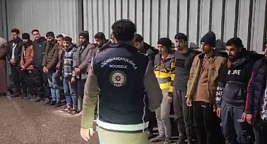 Balıkesir İl Emniyet Müdürlüğü'nden Göçmen Kaçakçılığına Yönelik Operasyonu: 69 Düzensiz Göçmen Yakalandı