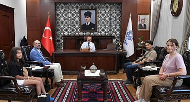 Bandırma Daskyleion Kazı Alanı Başkanı Prof. Dr. Kaan İren, Vali İsmail Ustaoğlu’nu Ziyaret Etti