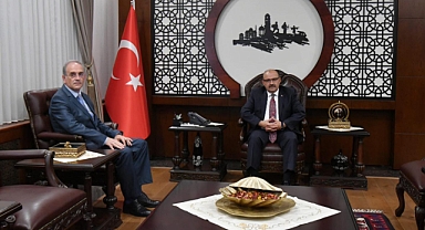 Bandırma Onyedi Eylül Üniversitesi Rektörü Vali İsmail Ustaoğlu'nu Ziyaret Etti