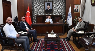 Bandırma Organize Sanayi Bölgesi Yönetim Kurulu Başkanı Hüseyin Yakar, Vali İsmail Ustaoğlu’nu Ziyaret Etti