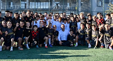 Başkan Akın’dan Ali Hikmet Paşa Spor Tesislerine Anlamlı Ziyaret