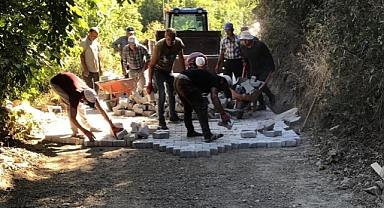 Bigadiç Belediyesi'nden Meyvalı Mahallesi'nde Parke Yol Çalışmaları